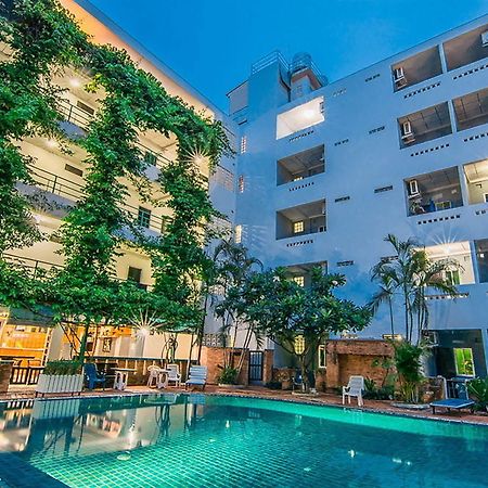 Sutus Court 3 Hotel Pattaya Bagian luar foto
