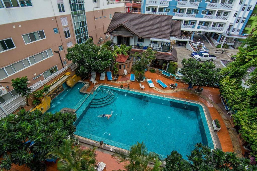 Sutus Court 3 Hotel Pattaya Bagian luar foto