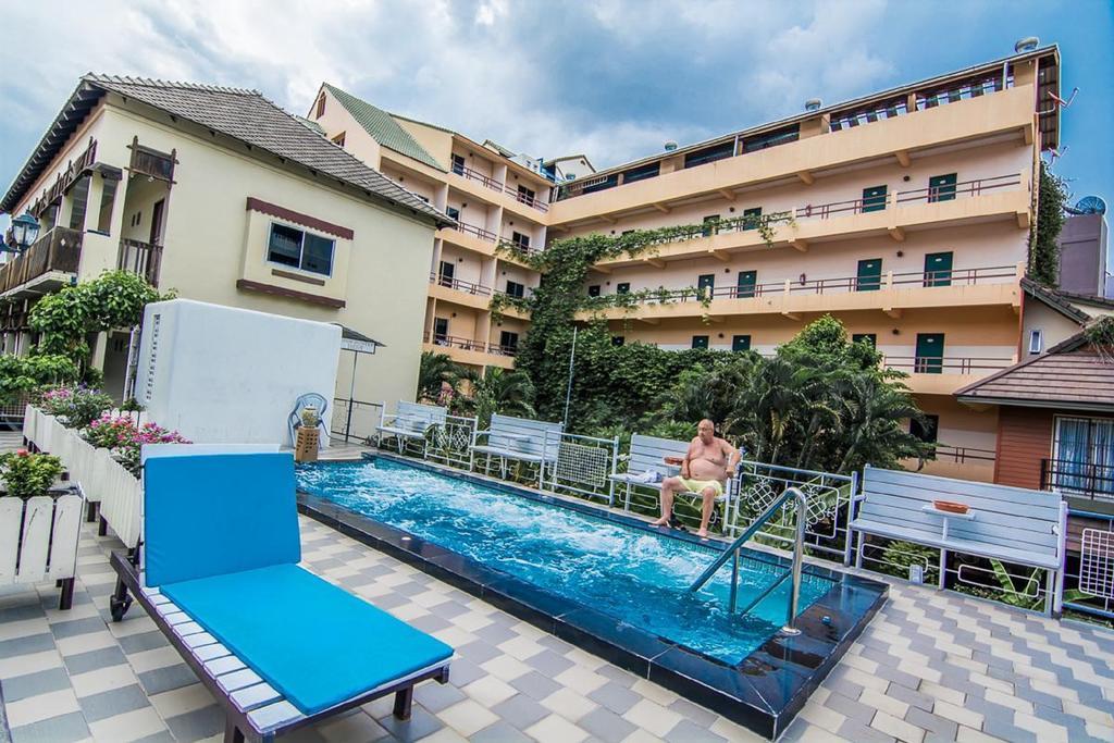 Sutus Court 3 Hotel Pattaya Bagian luar foto