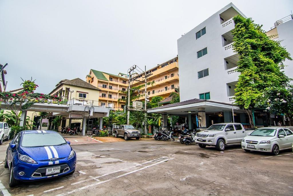 Sutus Court 3 Hotel Pattaya Bagian luar foto