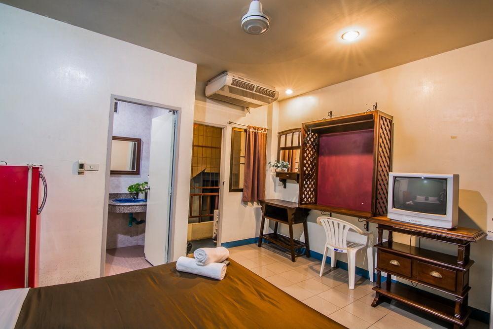Sutus Court 3 Hotel Pattaya Bagian luar foto