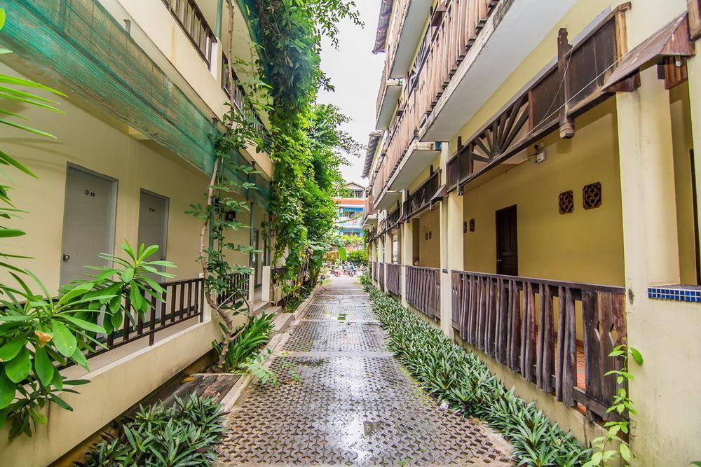 Sutus Court 3 Hotel Pattaya Bagian luar foto