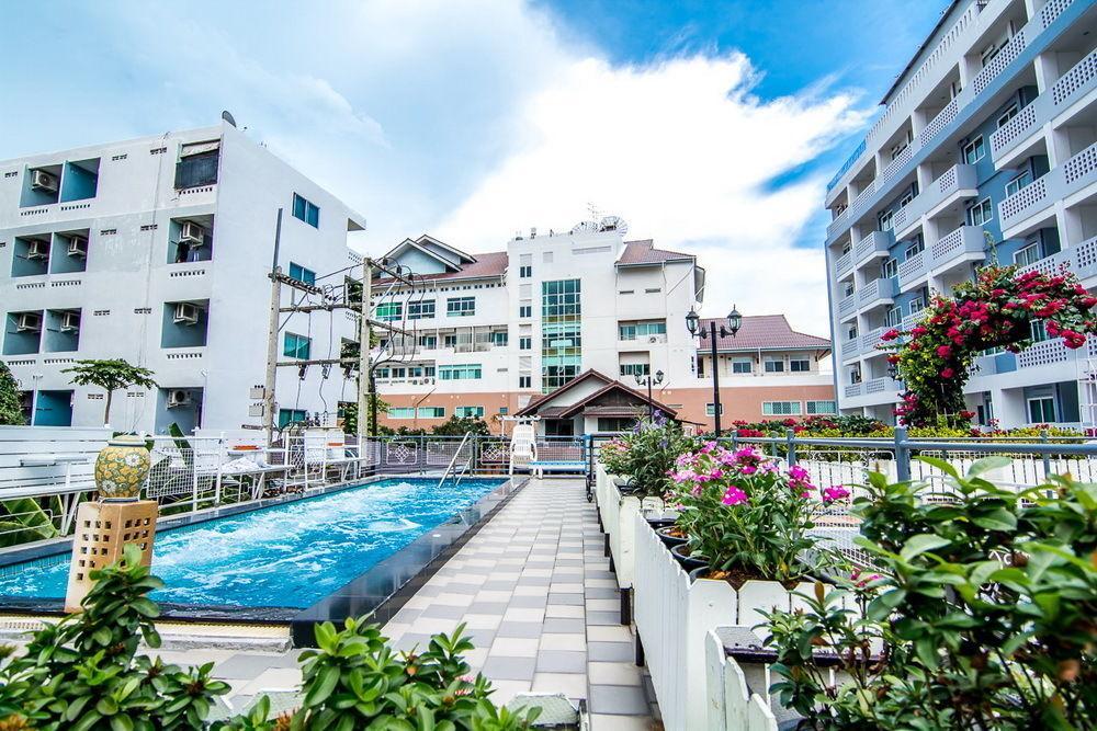 Sutus Court 3 Hotel Pattaya Bagian luar foto