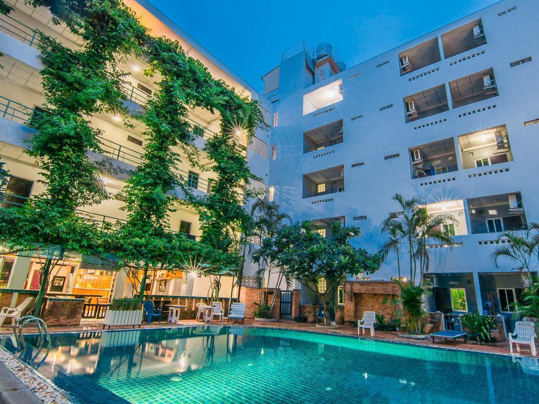 Sutus Court 3 Hotel Pattaya Bagian luar foto