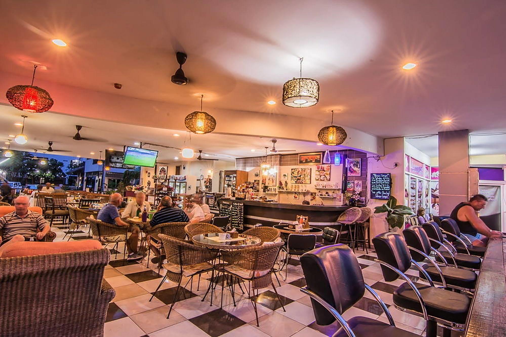 Sutus Court 3 Hotel Pattaya Bagian luar foto