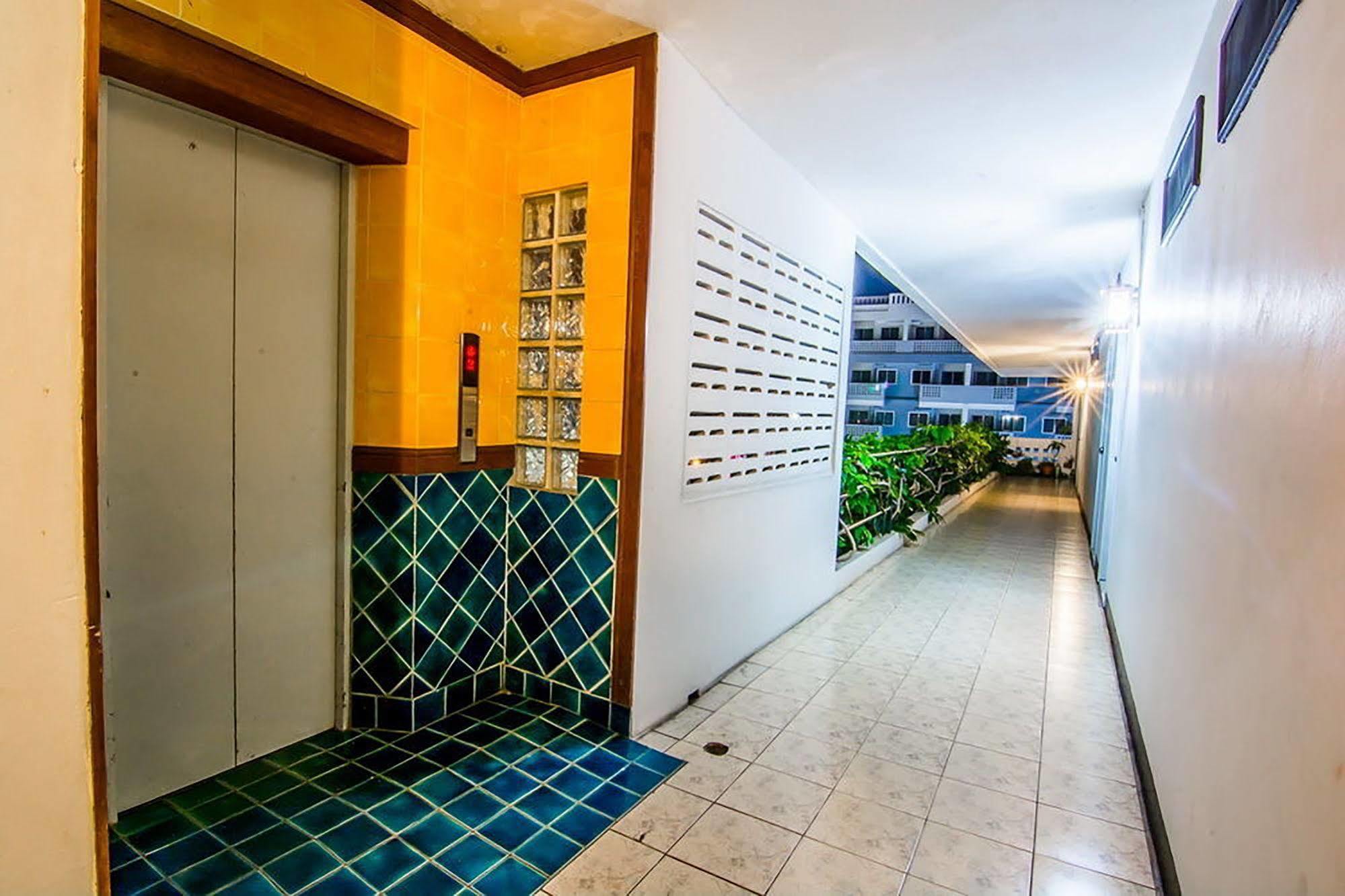 Sutus Court 3 Hotel Pattaya Bagian luar foto
