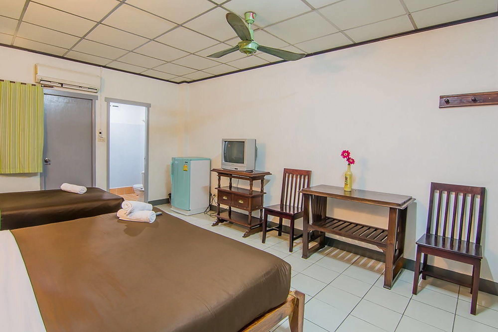 Sutus Court 3 Hotel Pattaya Bagian luar foto