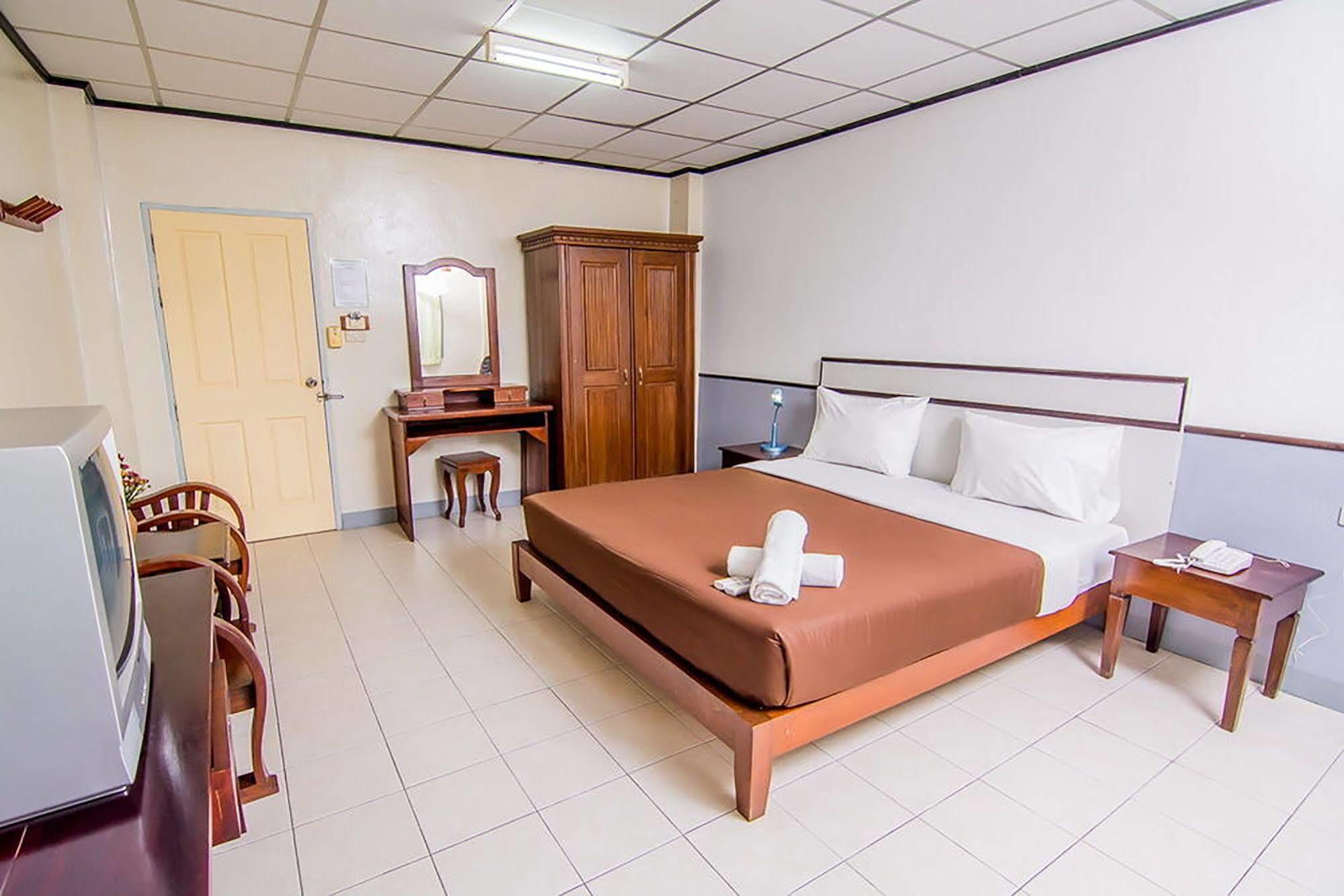 Sutus Court 3 Hotel Pattaya Bagian luar foto