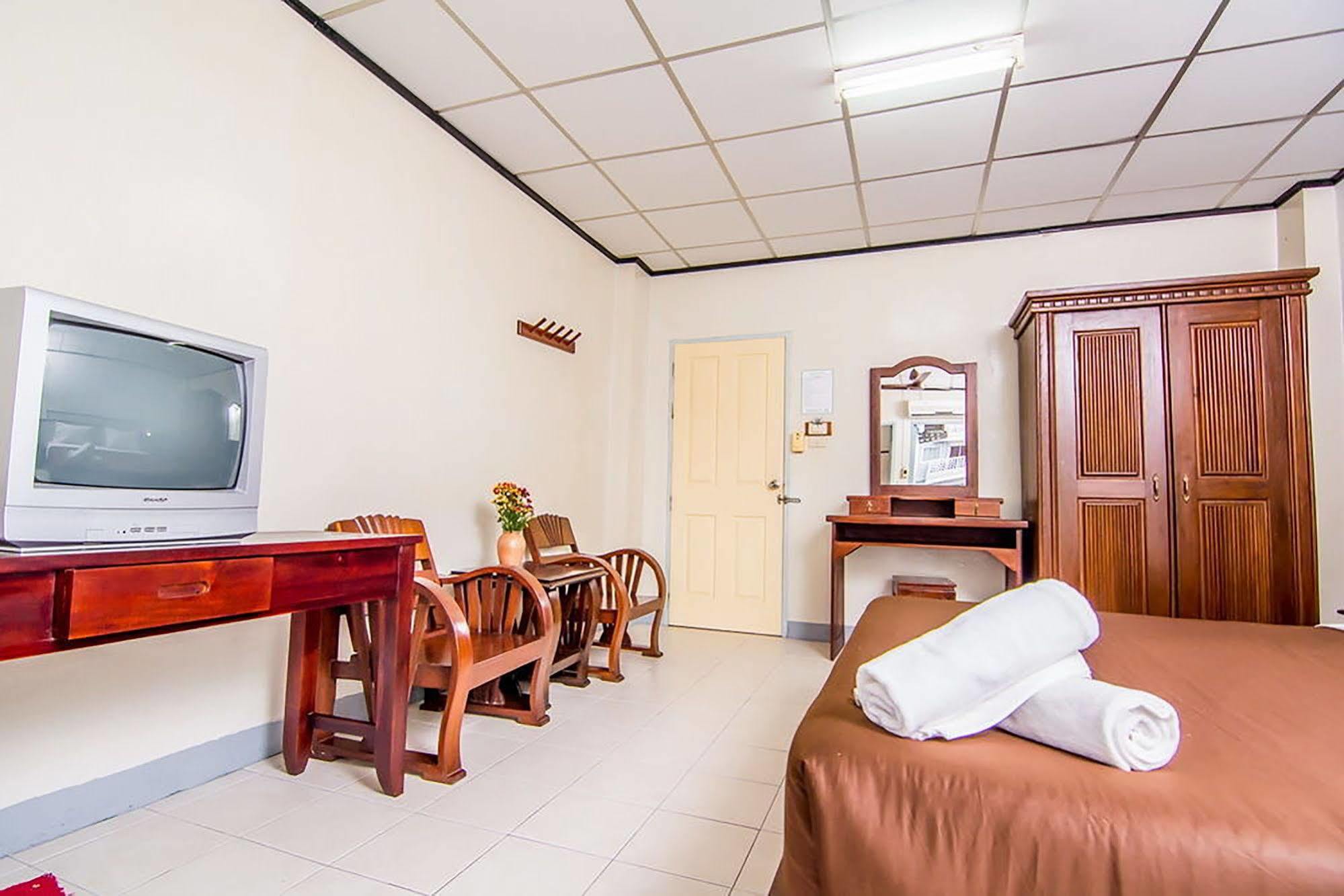 Sutus Court 3 Hotel Pattaya Bagian luar foto