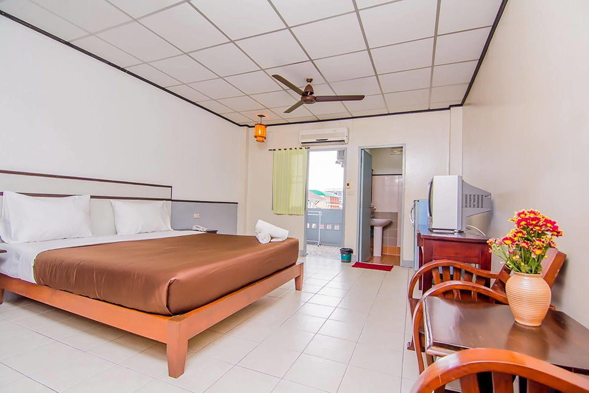 Sutus Court 3 Hotel Pattaya Bagian luar foto