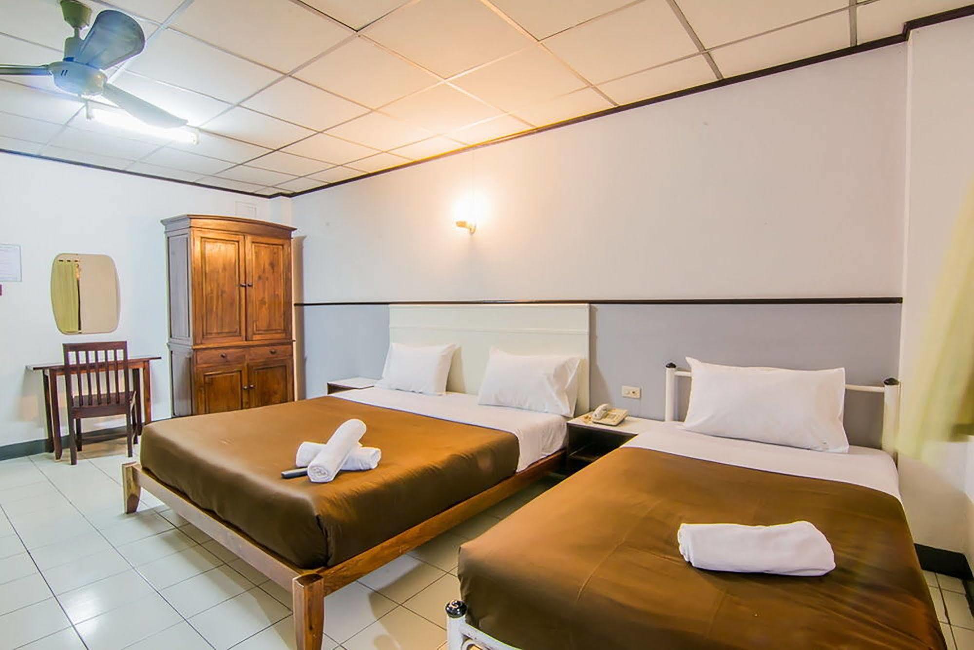 Sutus Court 3 Hotel Pattaya Bagian luar foto