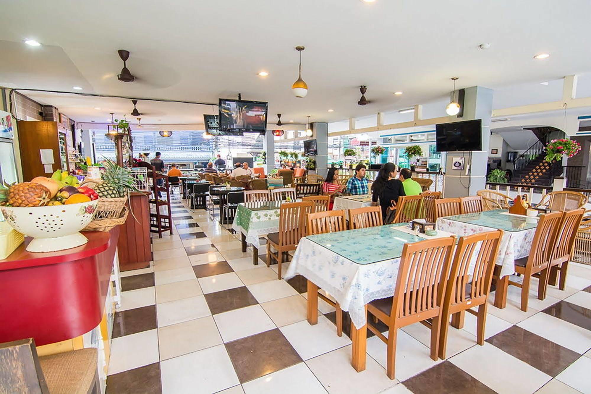 Sutus Court 3 Hotel Pattaya Bagian luar foto