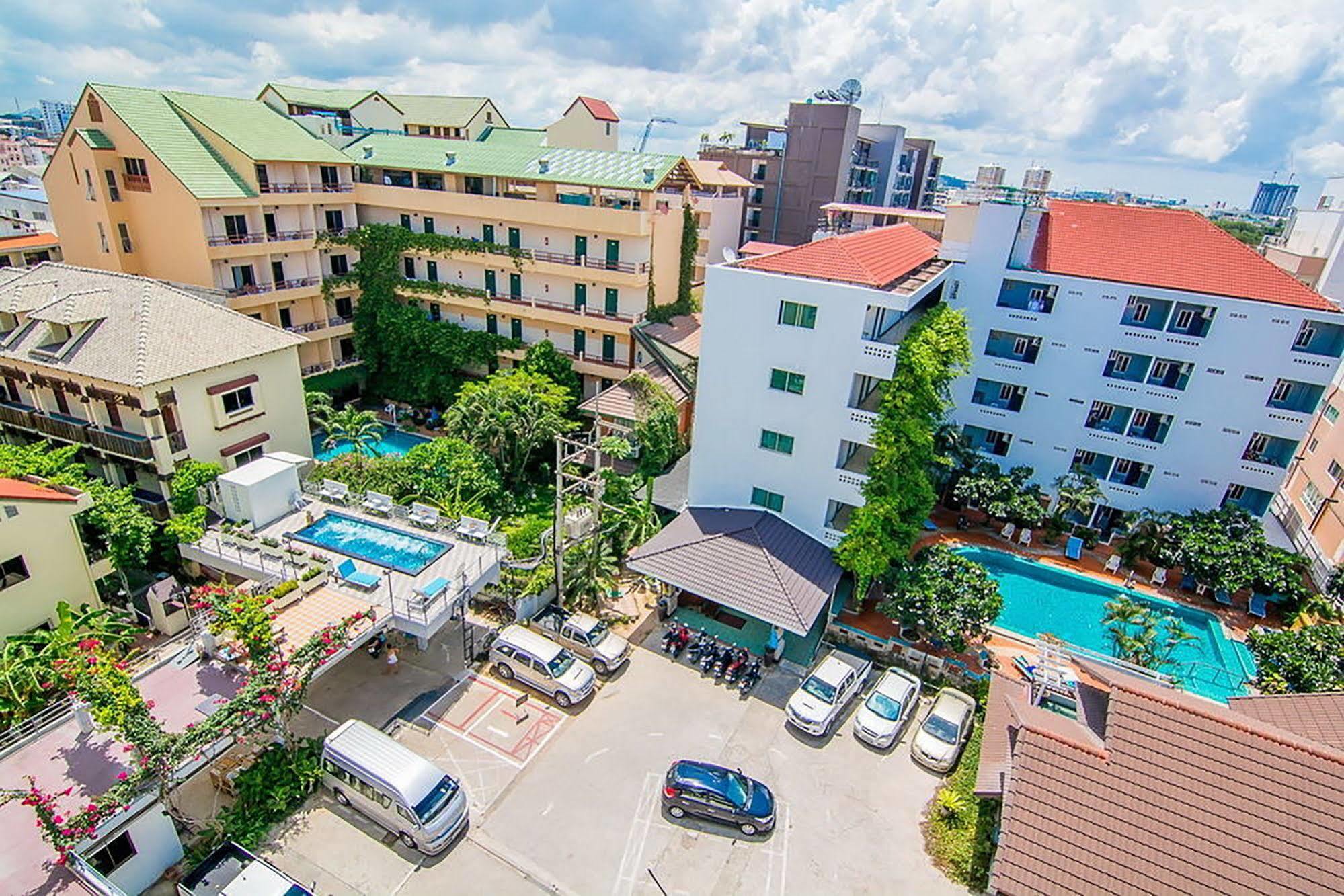 Sutus Court 3 Hotel Pattaya Bagian luar foto