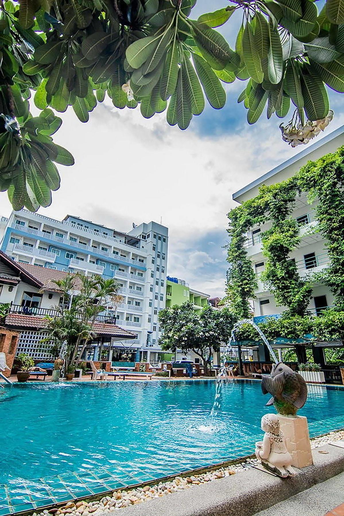 Sutus Court 3 Hotel Pattaya Bagian luar foto