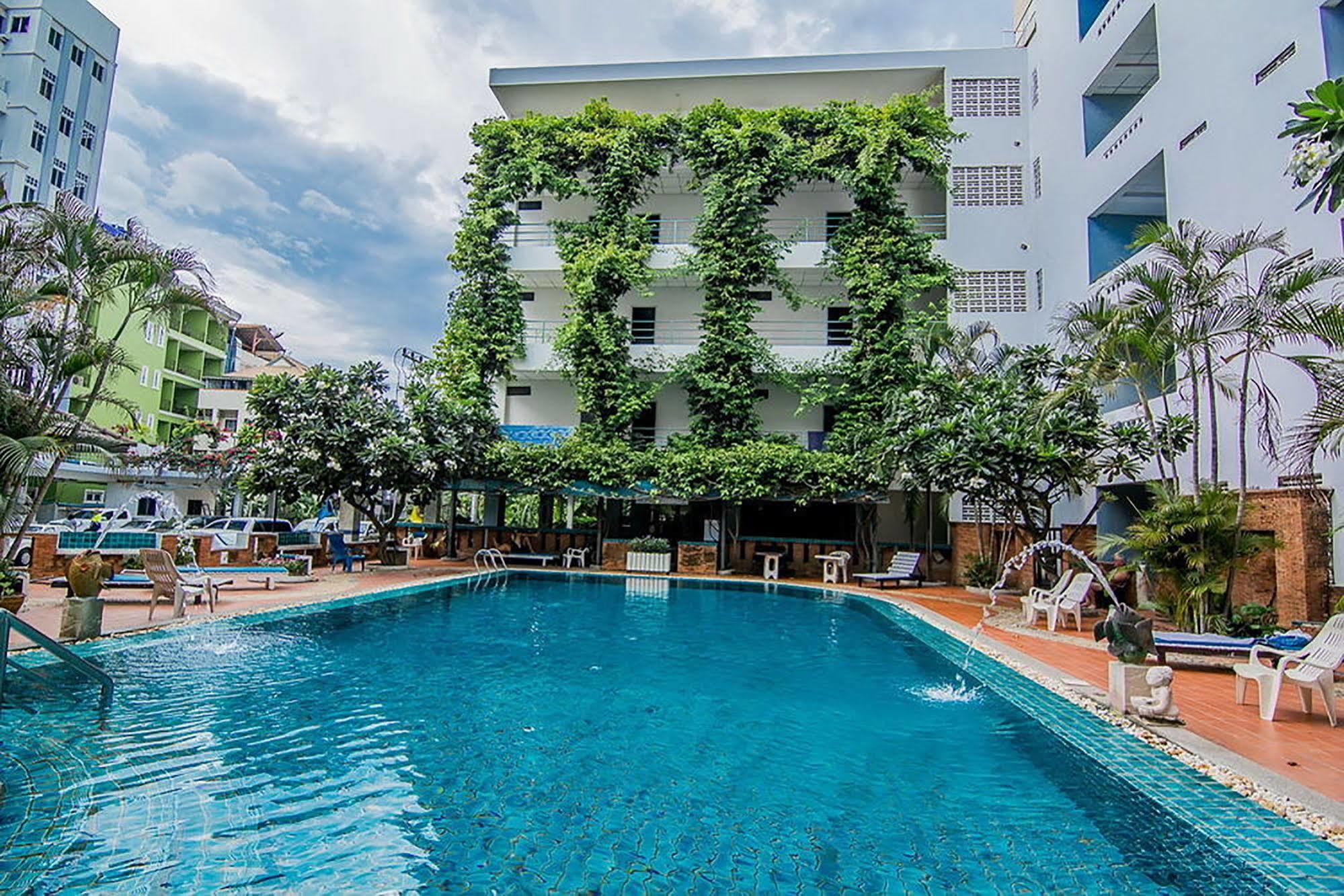 Sutus Court 3 Hotel Pattaya Bagian luar foto