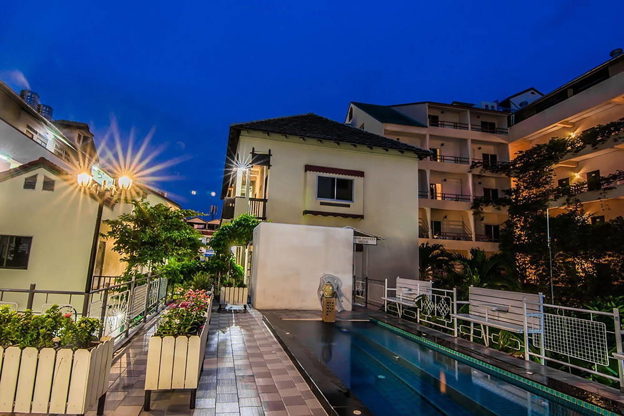 Sutus Court 3 Hotel Pattaya Bagian luar foto
